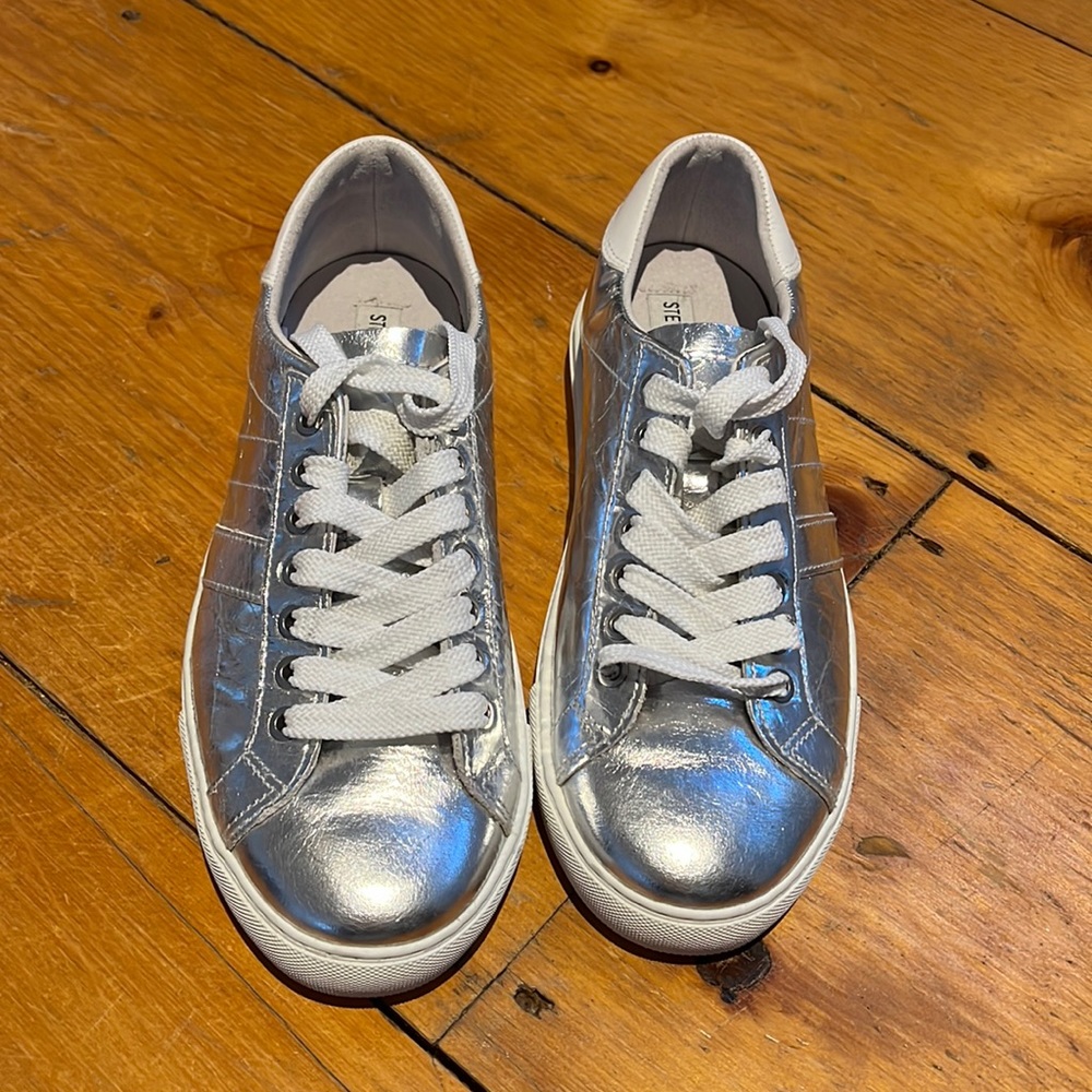 NWOT Steve Madden sneakers